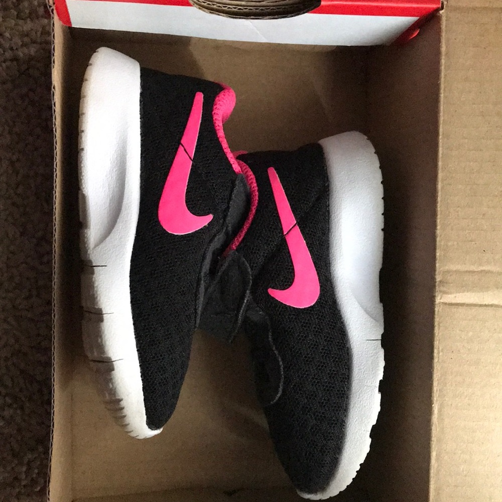 Nike Tanjun